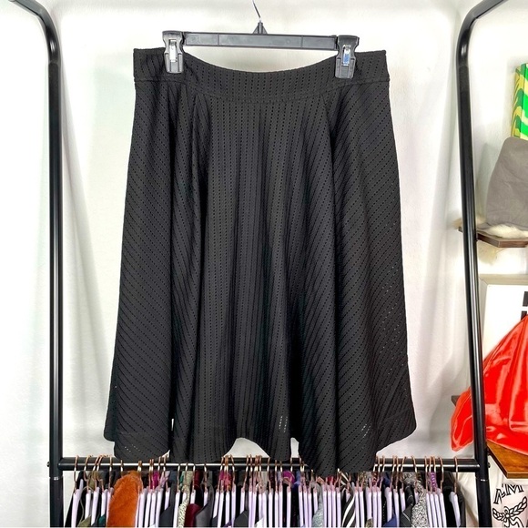 Guess Black Mesh Swing Skater Circle Skirt - Picture 1 of 9
